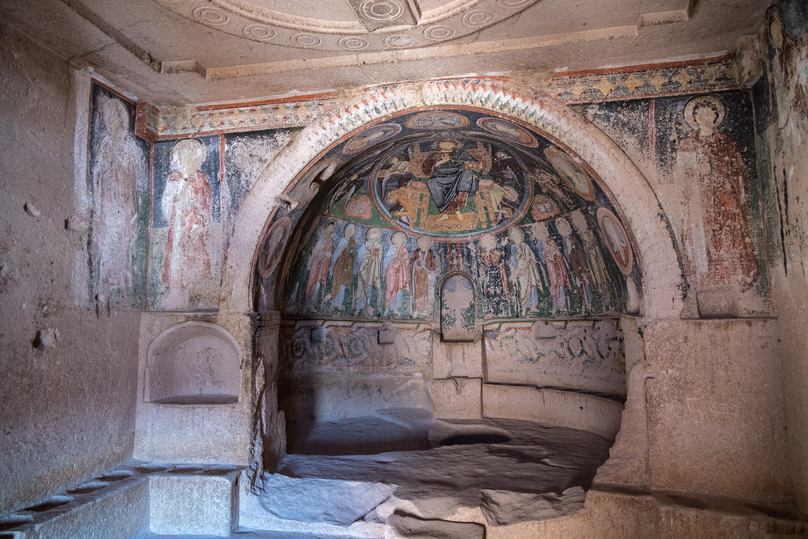 Фрески пещерной церкви