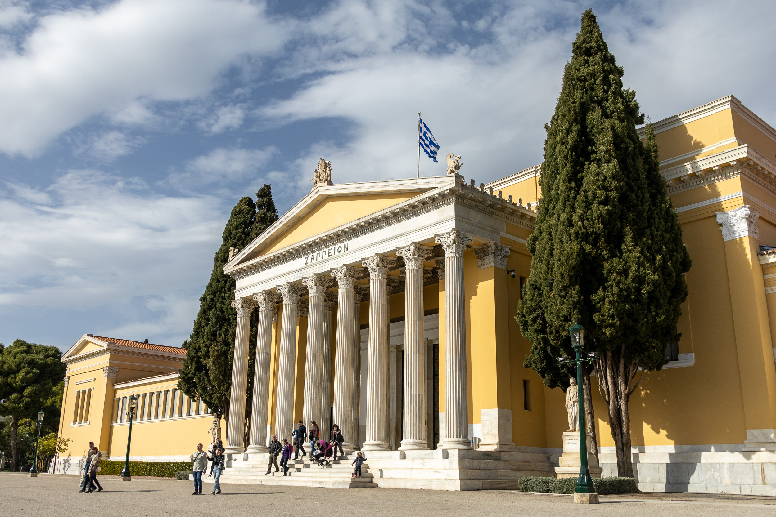 Дворец Запийон, фасад