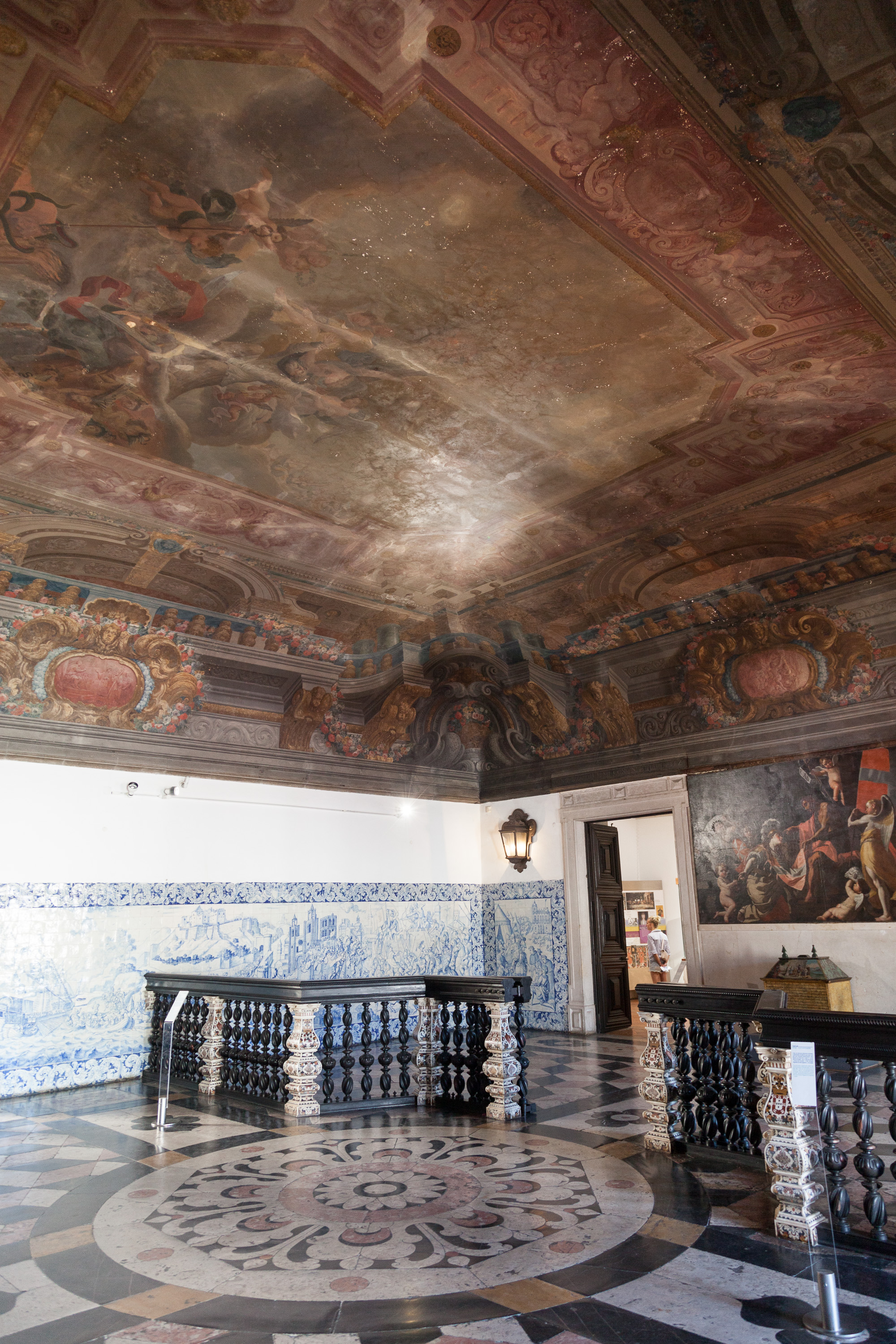 Интерьеры монастыря Сан-Винсенте-де-Фора