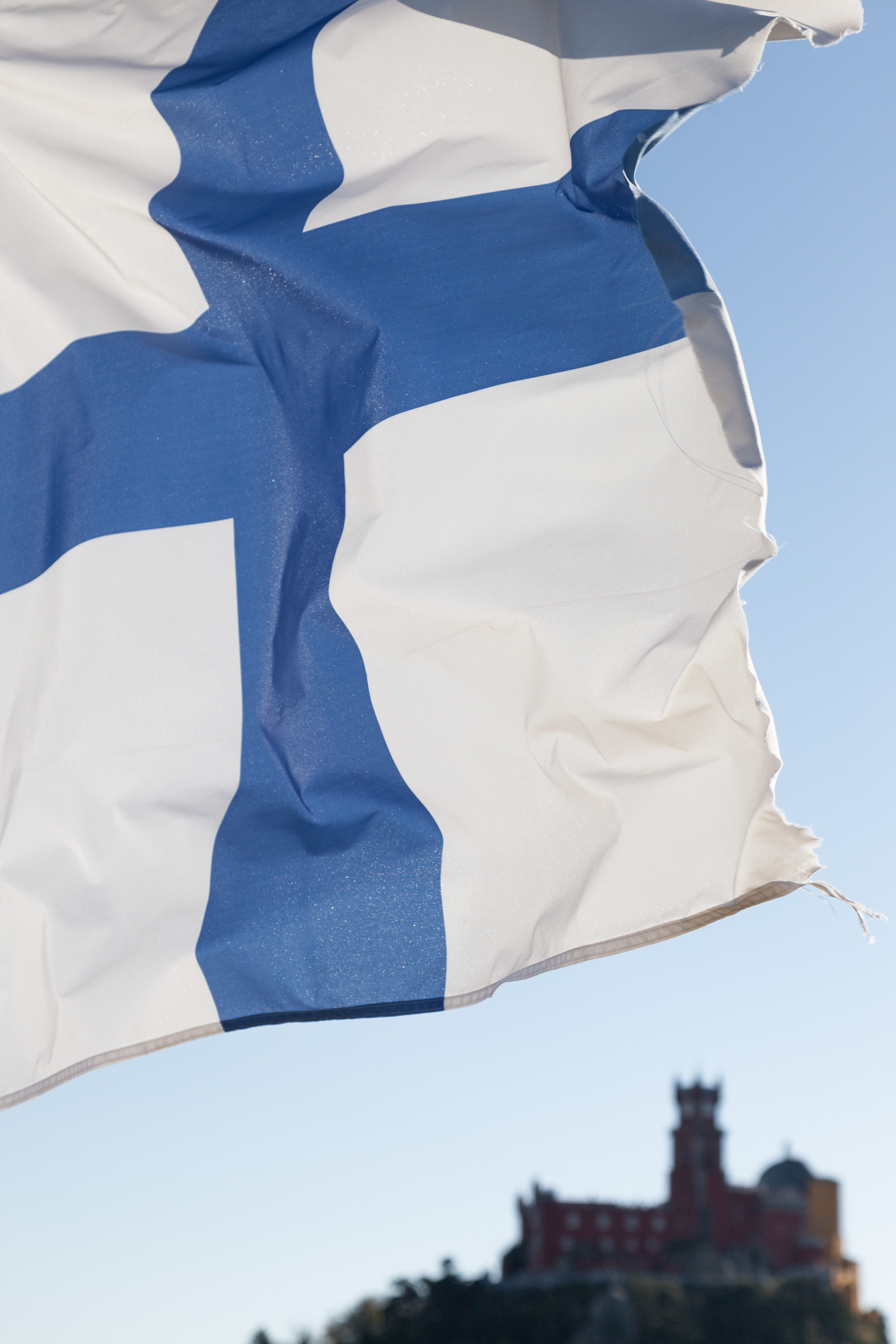 Флаг Генриха Бургундского, отвоевавшего этот замок у мавров