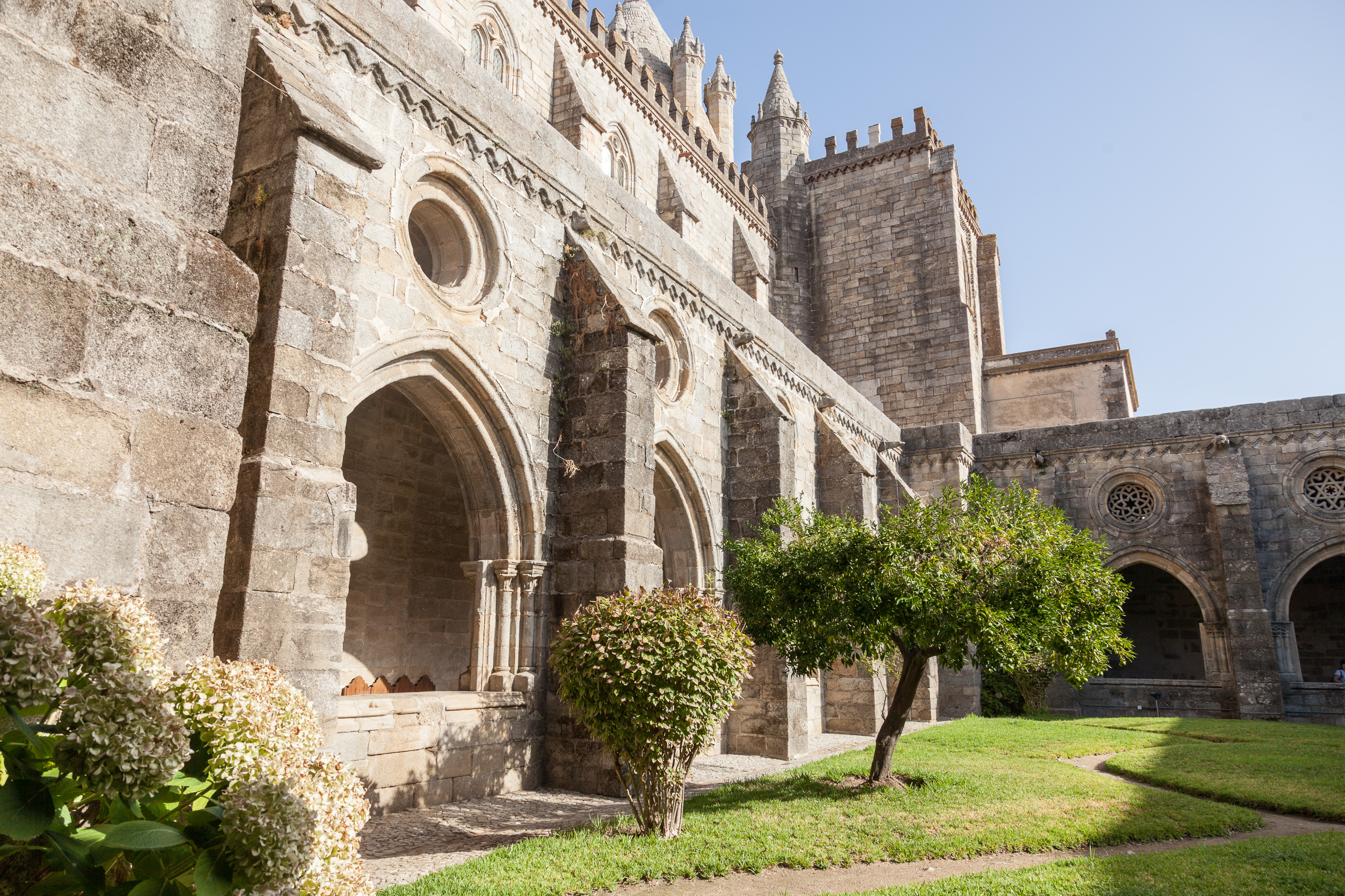 Клуатр кафедрального собора Эворы