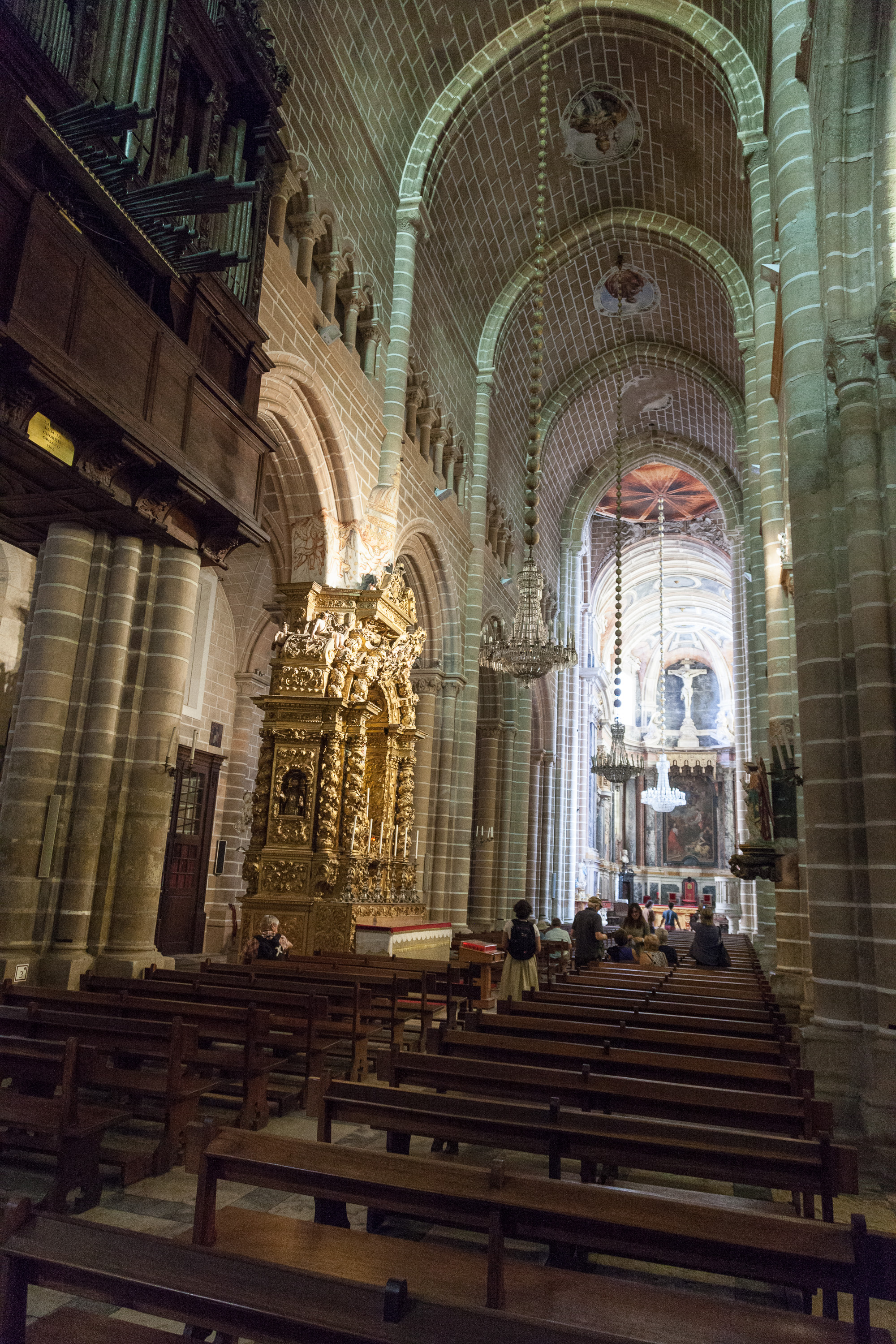 Кафедральный собор Эворы. Неф