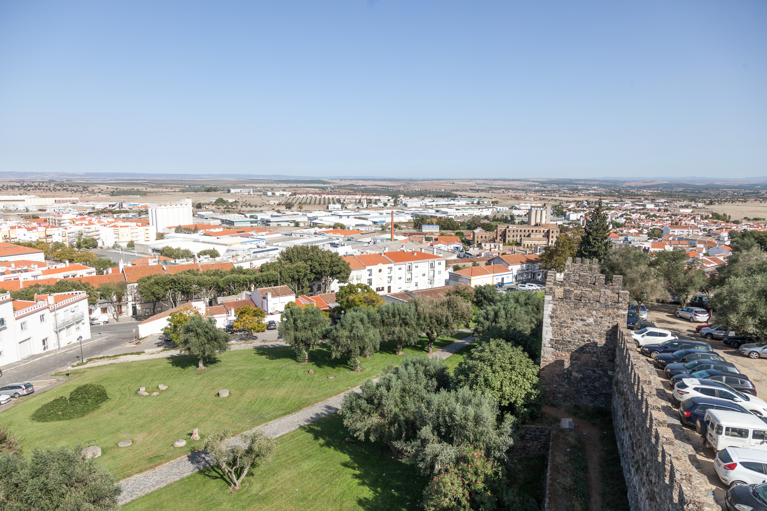 Виды на Бежу со стен замка