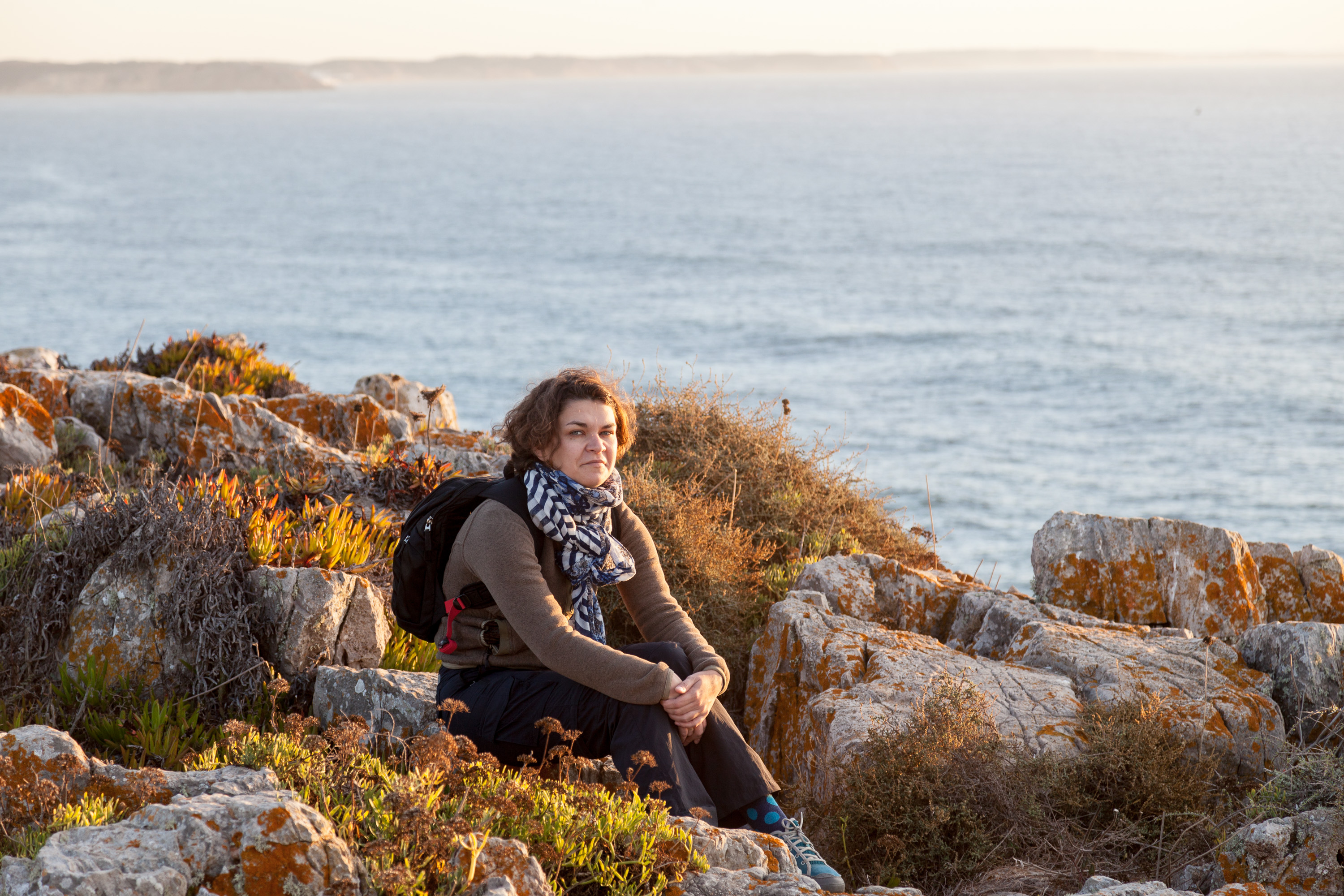 Ю встречает рассвет на мысе Сагреш