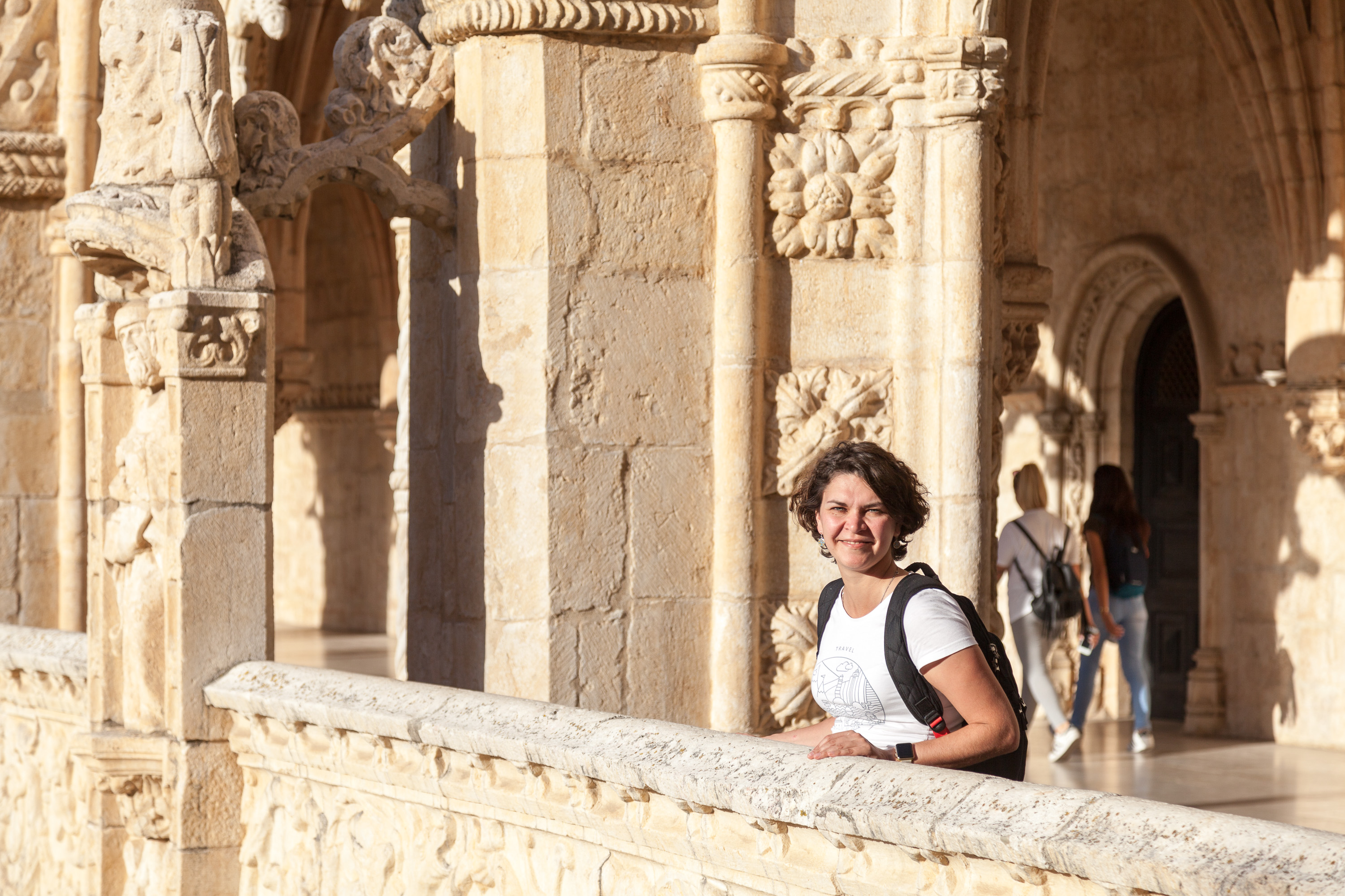 Во внутреннем дворике монастыря Жеронимуш в Лиссабоне