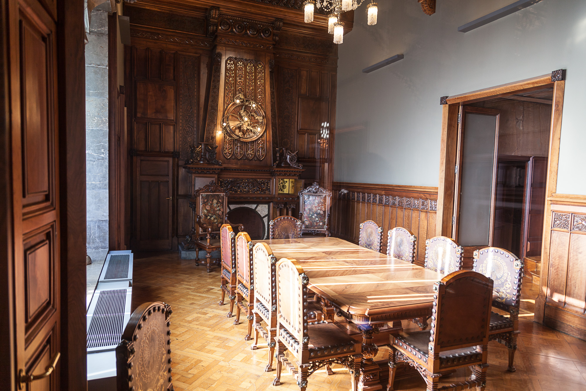 Интерьеры дворца Гуэля