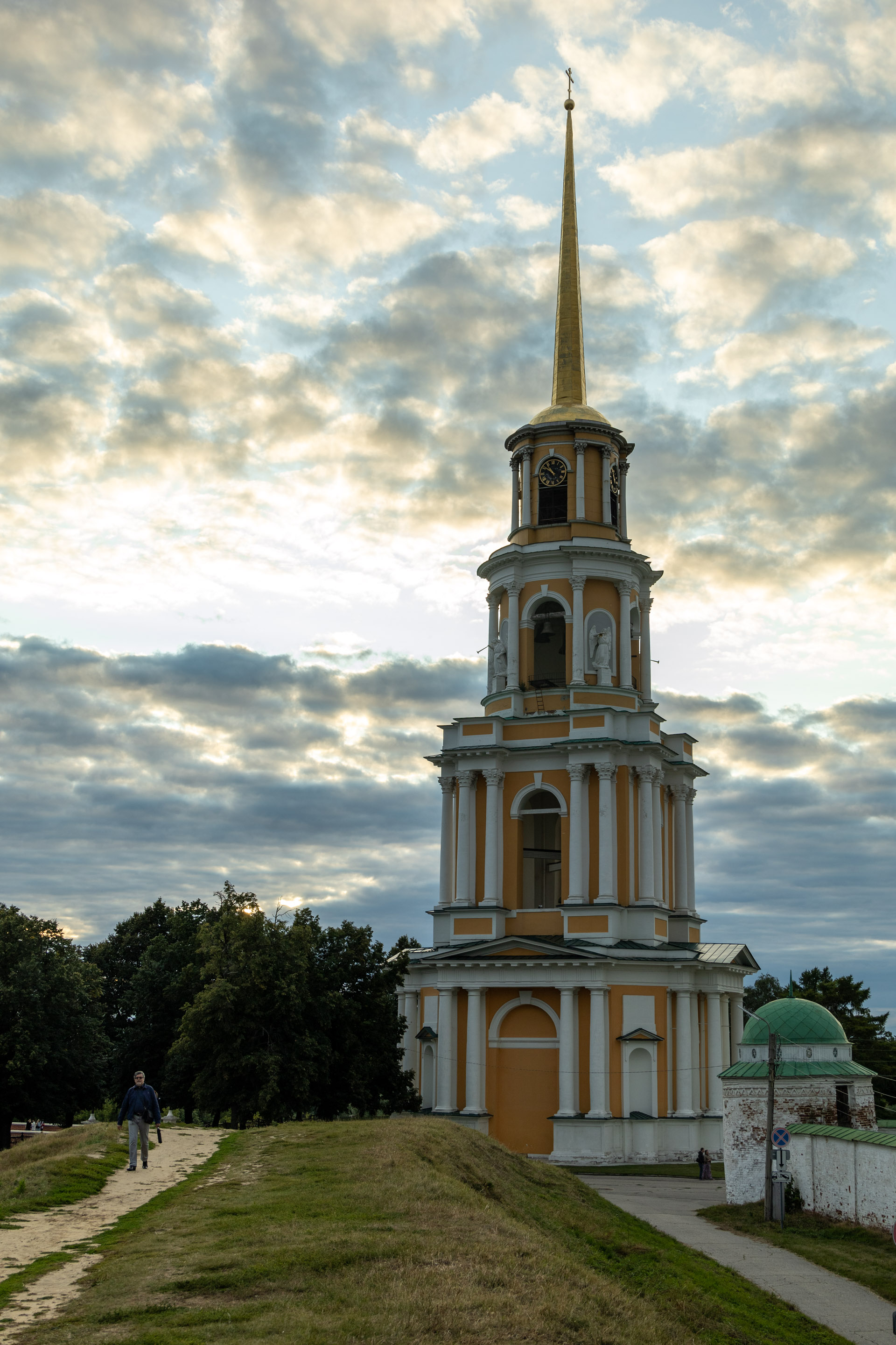 Колокольня на закате