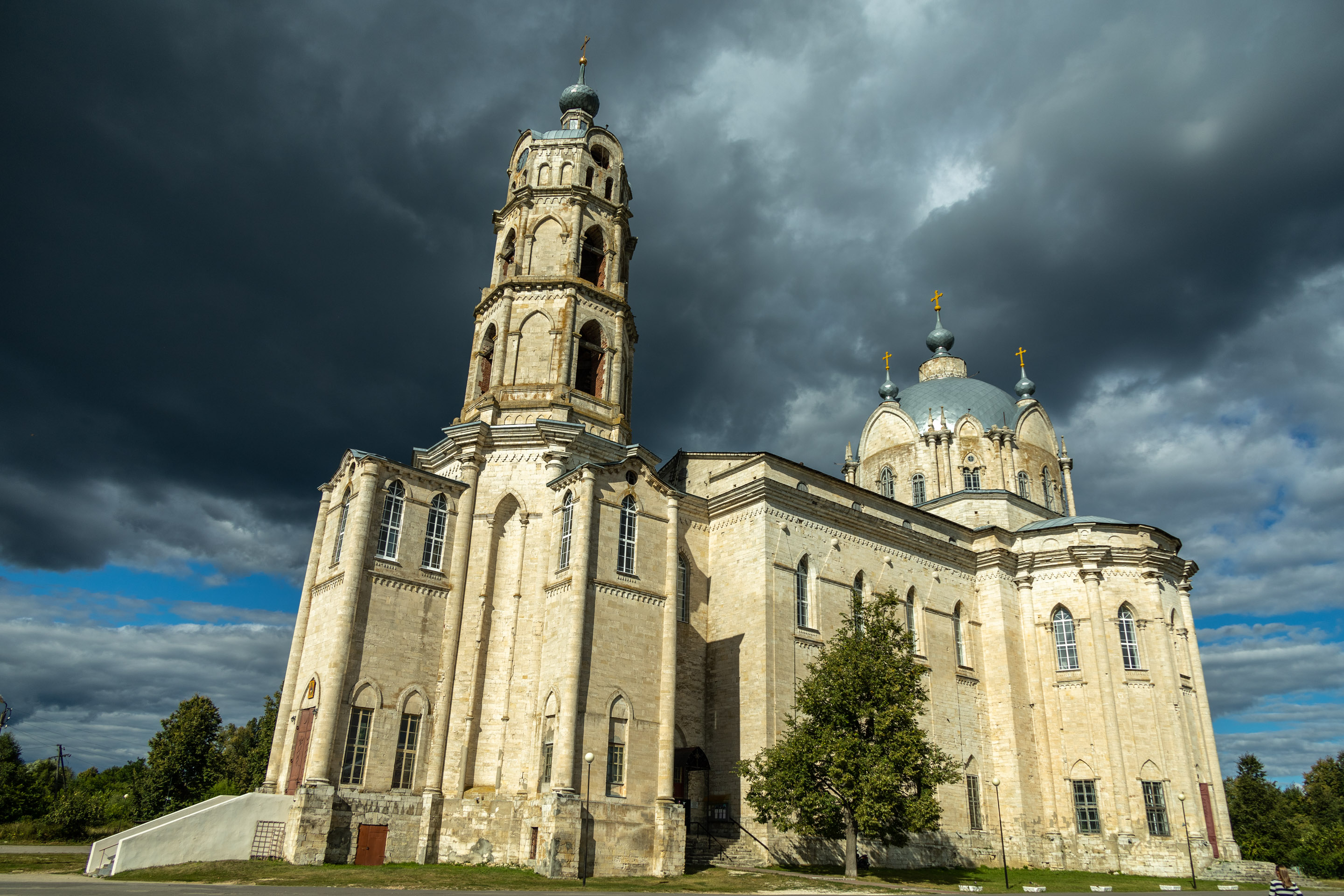 Церковь Троицы Живоначальной, Гусь Железный