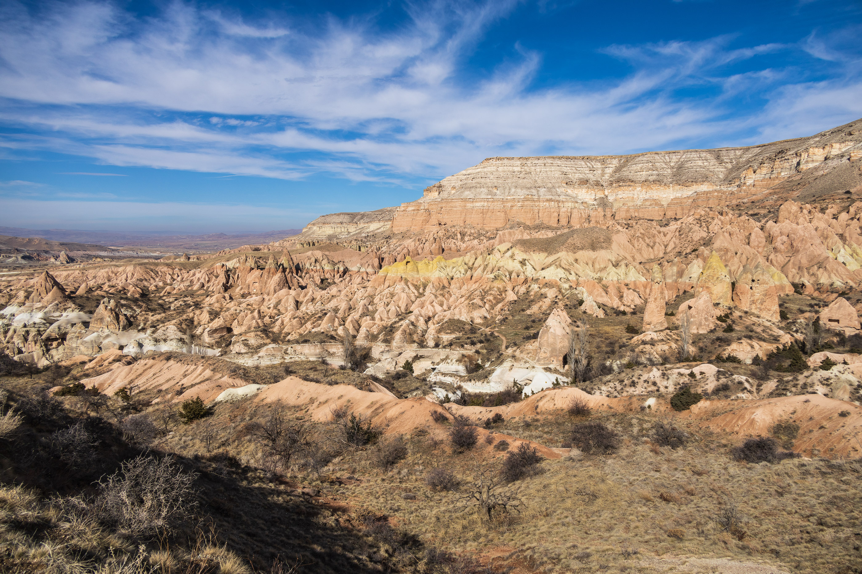 Вид на скалы над Розовой долиной