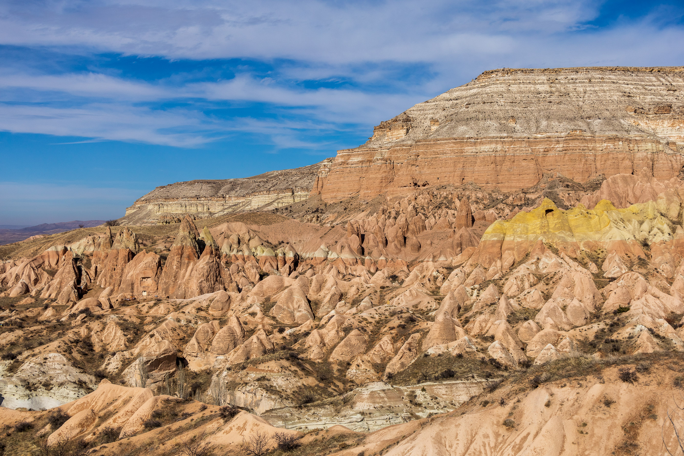 Вид на скалы над Розовой долиной