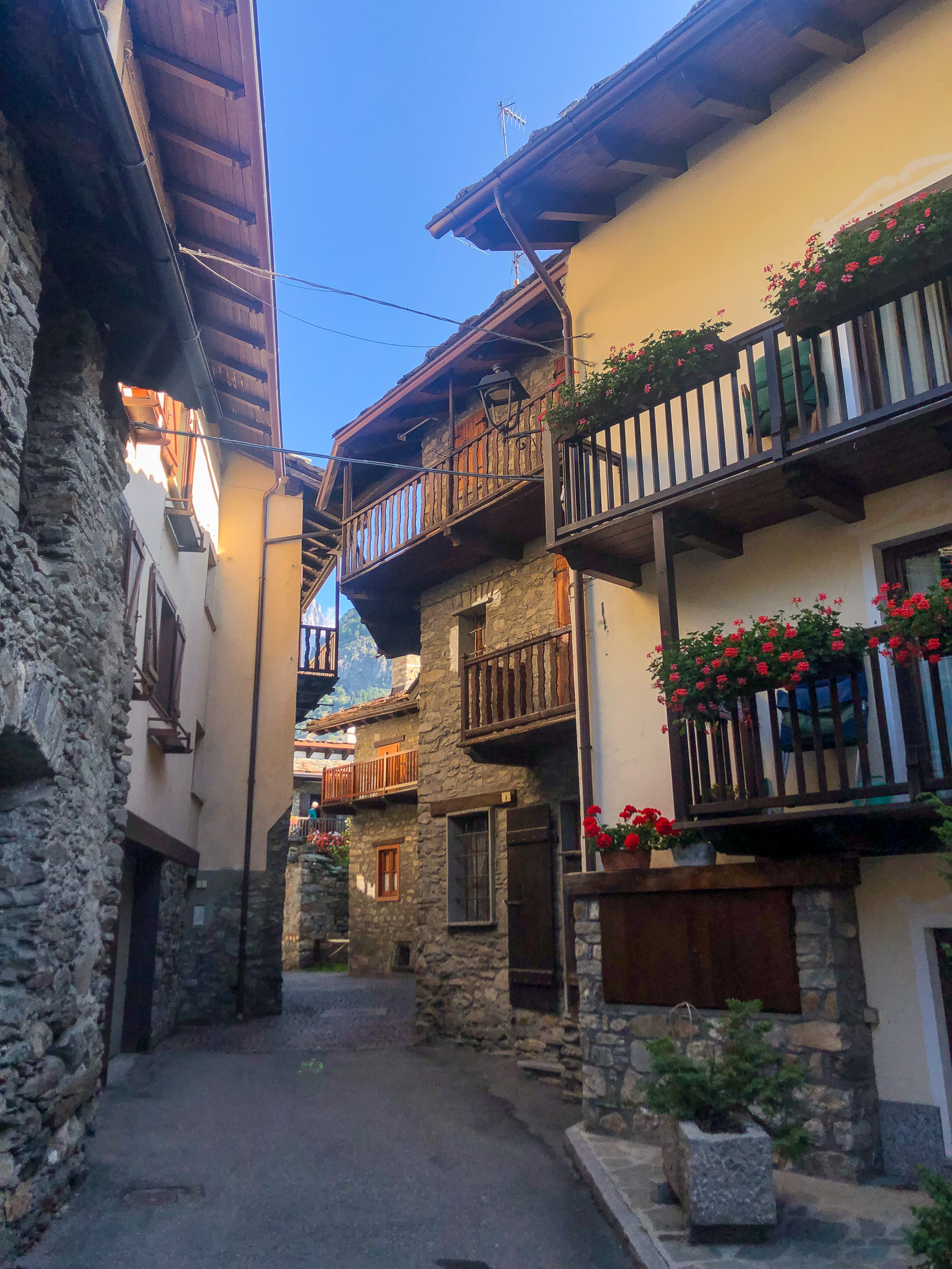 На улицах деревушки Dolonne