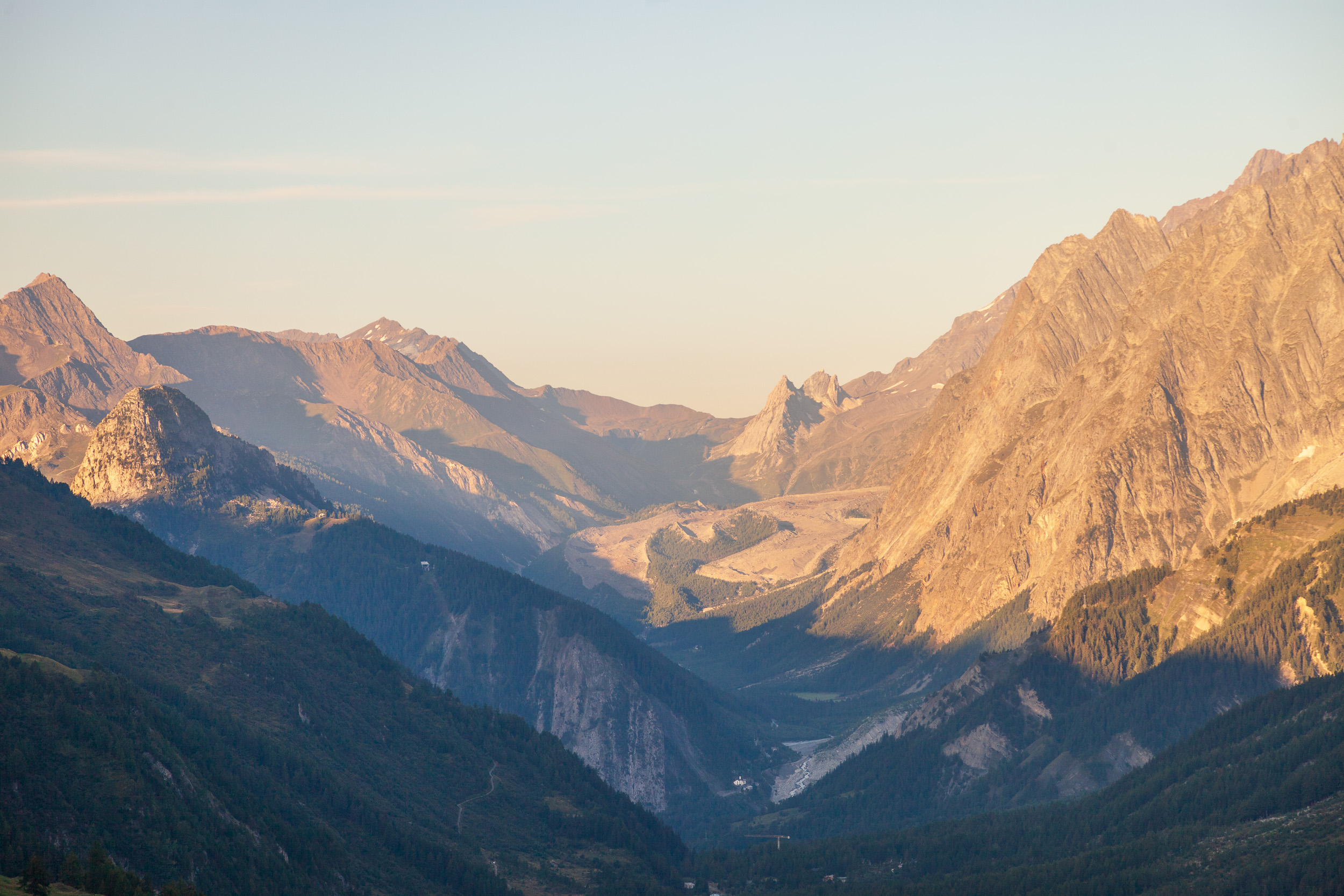Снова взгляд назад, через Val Ferret и Val Veny