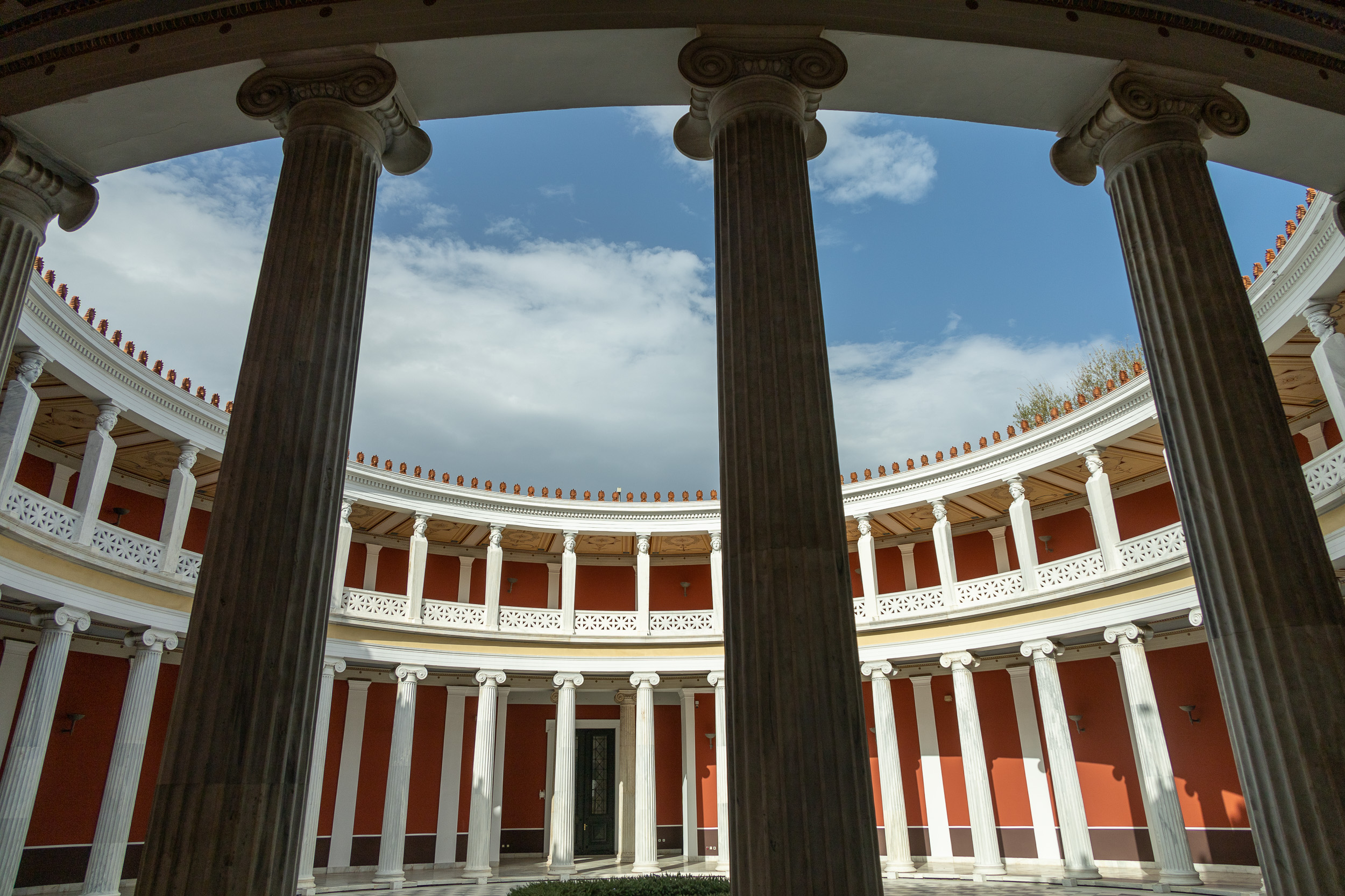 Дворец Запийон, внутренний дворик