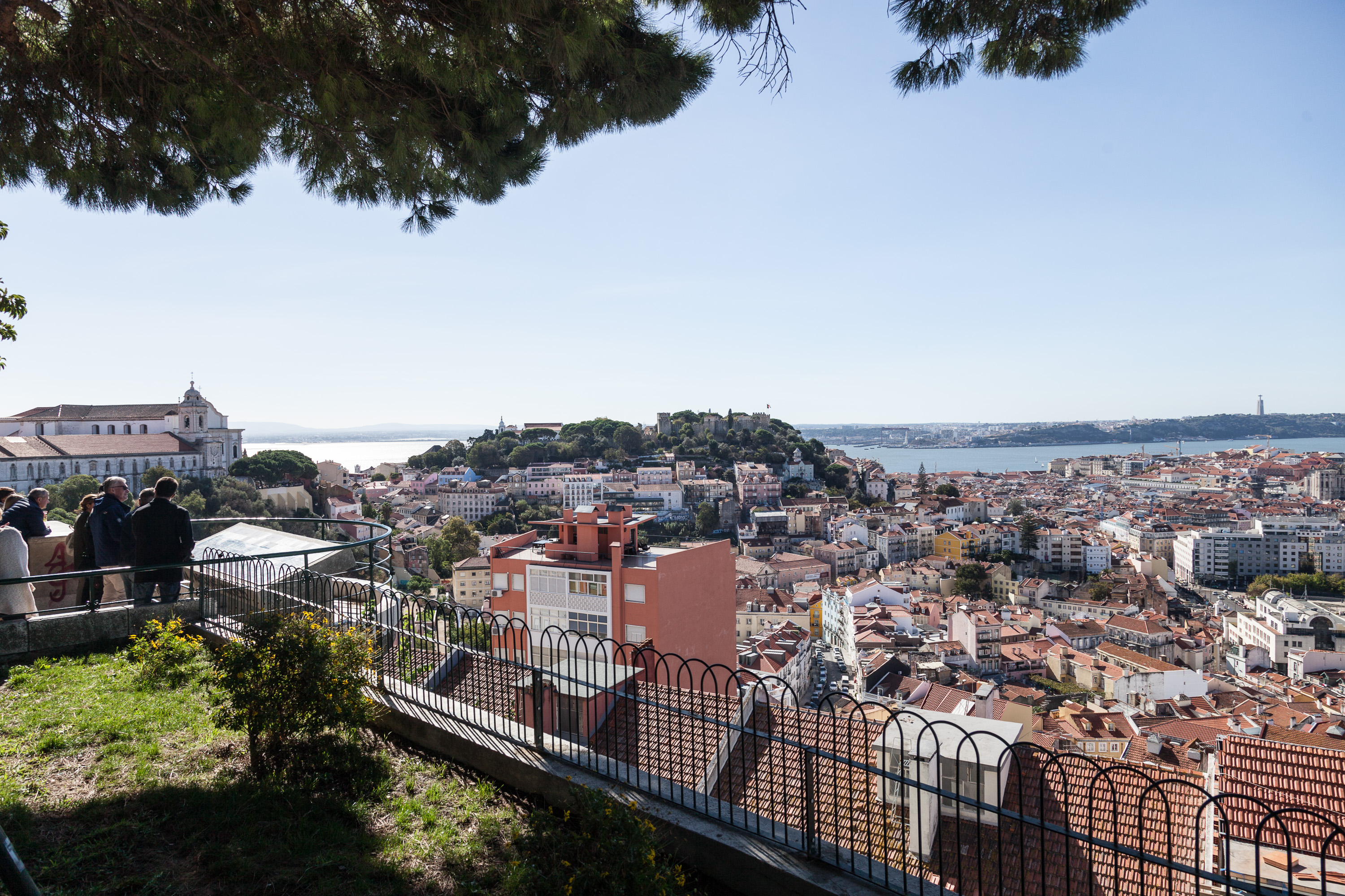 Вид со смотровой площадки Senhora do Monte