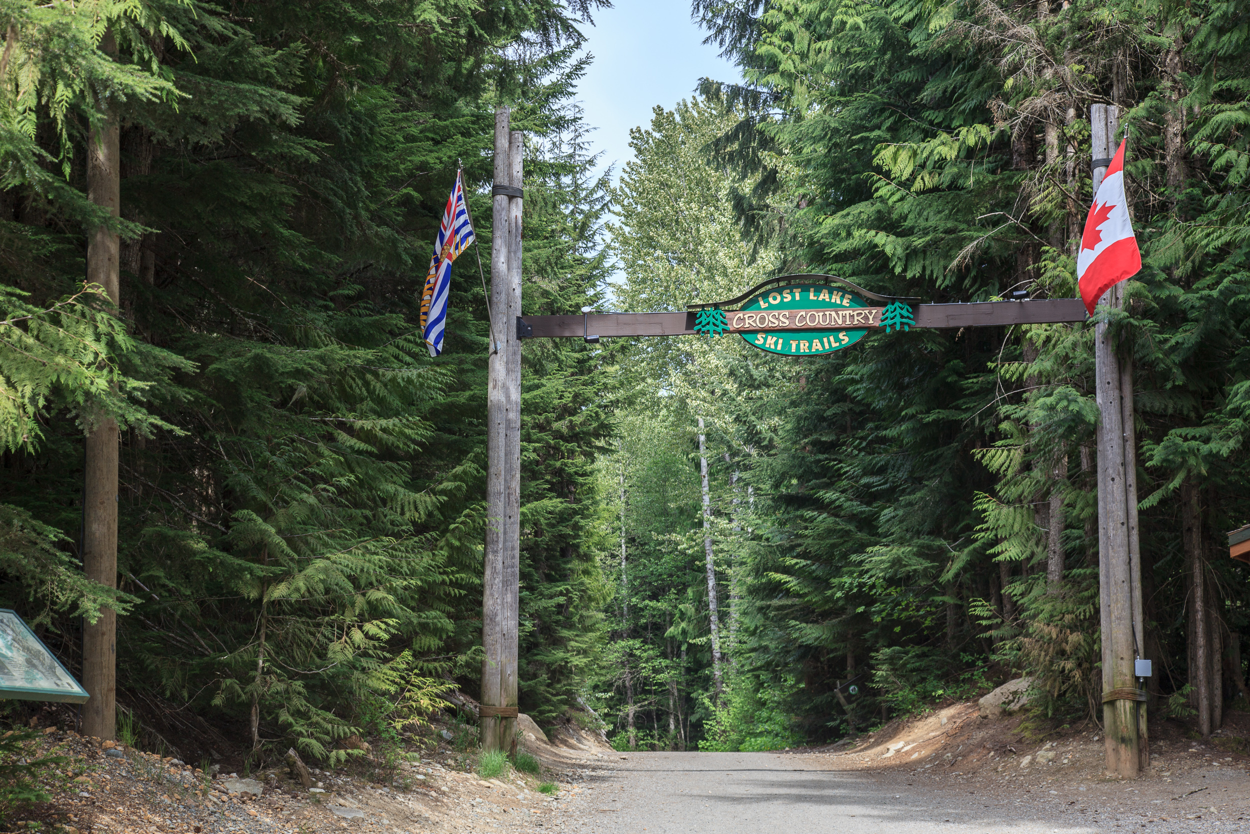 По лыжным трассам внизу можно езди