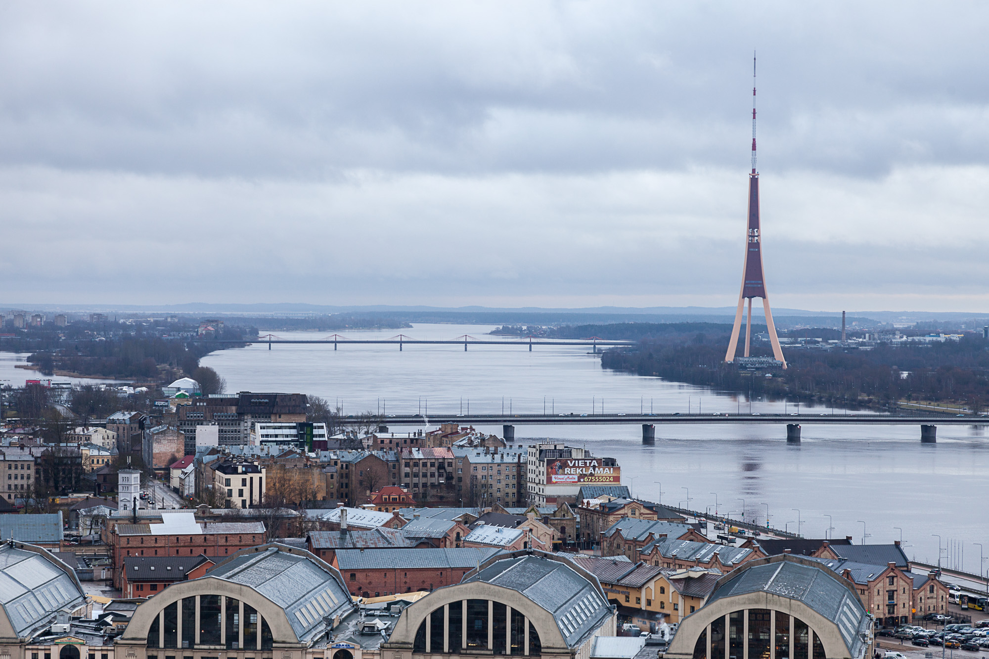 Вид на Ригу с колокольни рижской церкви Святого Петра