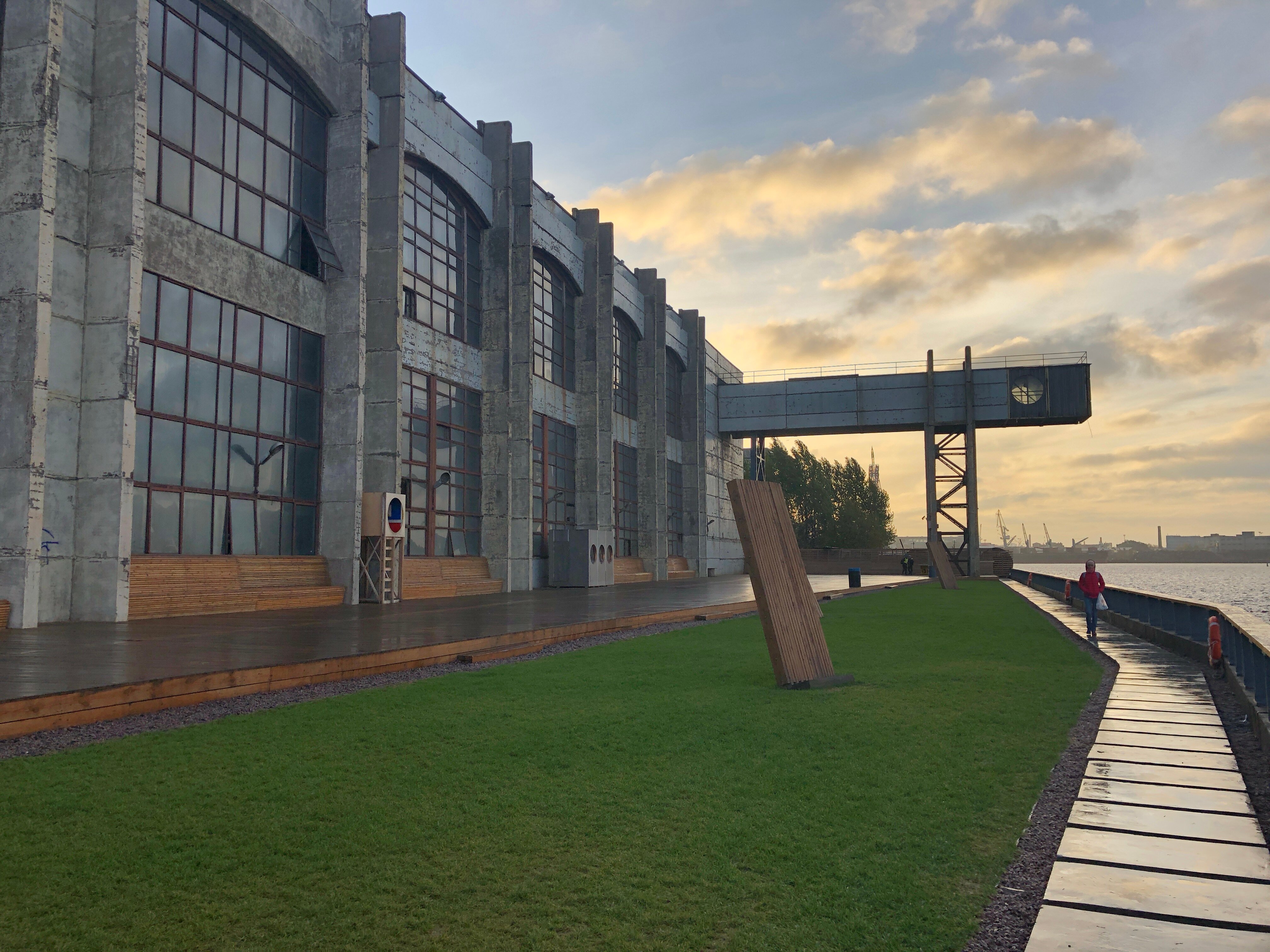 Октябрь: Санкт-Петербург